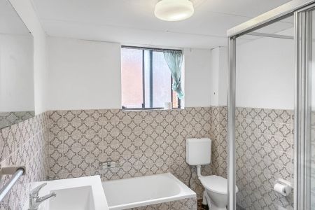 CENTRALLY POSITIONED APARTMENT - Photo 2