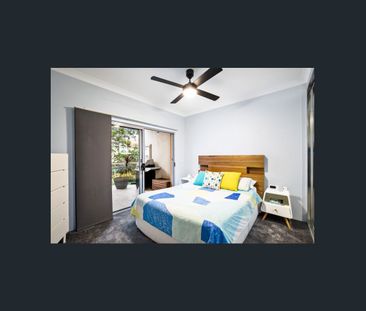 Sun drenched apartment - Photo 3