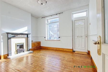 2 bedroom end of terrace house to rent - Photo 4