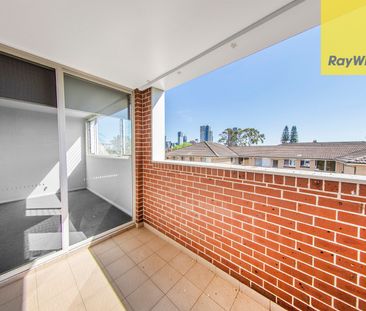 FRESHLY UPDATED ONE BEDROOM APARTMENT - READY TO MOVE IN! - Photo 2