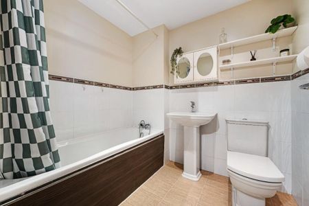 3 bedroom end of terrace house to rent - Photo 4