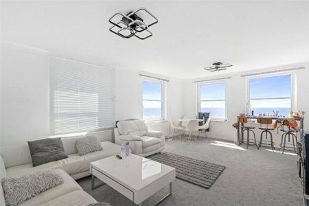 3 bedroom flat to rent - Photo 2