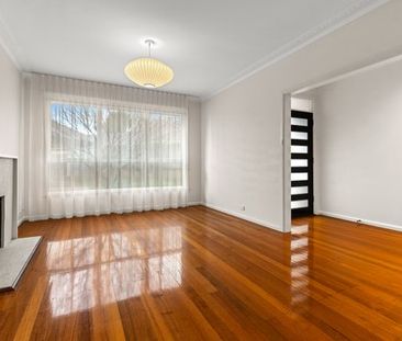 6 MONTH LEASE ONLY. 2 BEDROOM VILLA UNIT WITH COURTYARD NEAR ELSTERNWICK PARK. - Photo 1