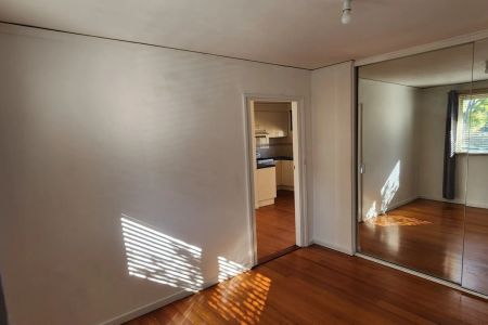 Ideally Located - 1 Bedroom Unit!! - Photo 2