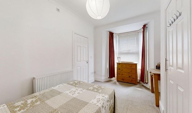 Great 5 Bed Student Property, Close To Hallam City Campus - Photo 1