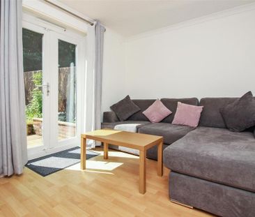 4 bedroom terraced house to rent - Photo 1