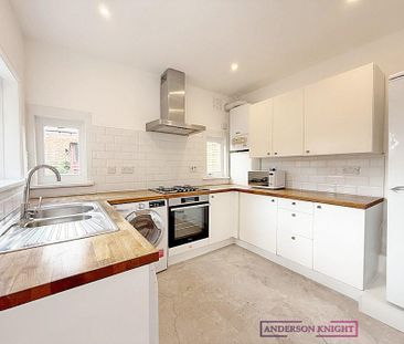 3 bedroom semi-detached house to rent - Photo 4