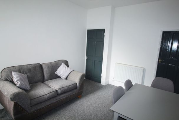 16 Carholme Road, Newland, Lincoln, Lincolnshire, LN1 1RR - Photo 1