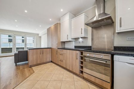 3 bedroom flat to rent - Photo 5