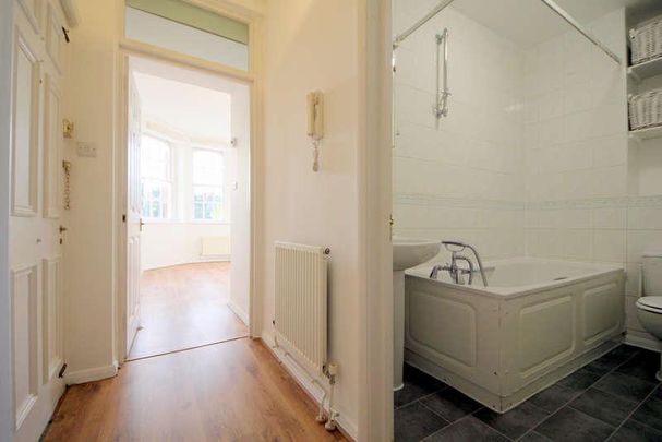 Pennington Drive, Winchmore Hill, N21 - Photo 1