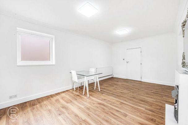 3 bedroom flat to rent - Photo 1