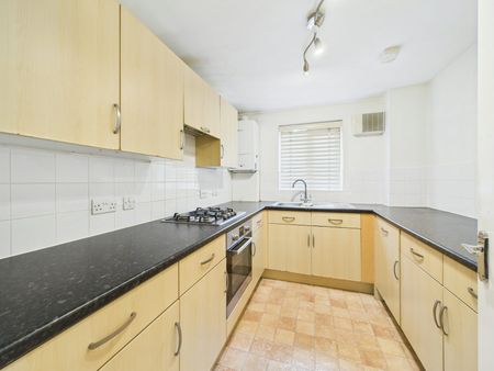 Flat to rent on - Photo 5