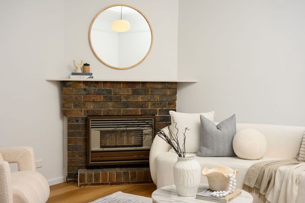 Charming Californian Bungalow with Self-Contained Studio - Photo 1