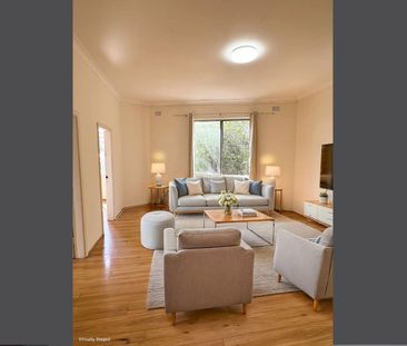 Three bedroom half house - Photo 1