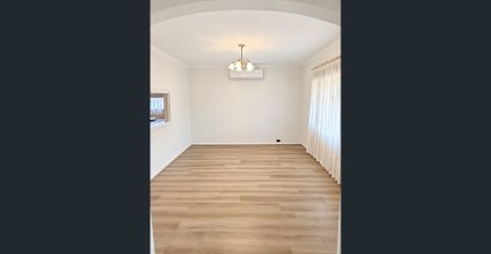 Comfort, Space and Convenience in the Heart of Avondale Heights! - Photo 2
