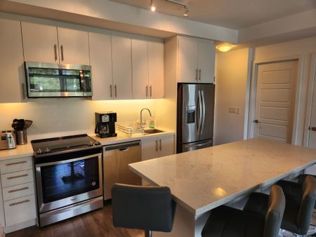 For Lease - 301 Sea Ray Avenue Unit# 207, Innisfil, Ontario - Photo 2
