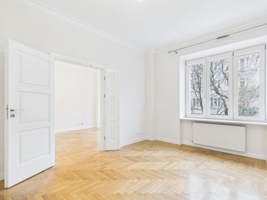 Dwupokojowe, nieumeblowane mieszkanie w kamienicy - Photo 1