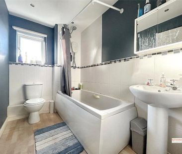 3 bedroom end of terrace house to rent - Photo 1