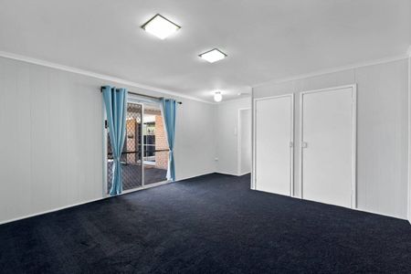 SPACIOUS FAMILY HOME IN MOUNT PLEASANT - Photo 3