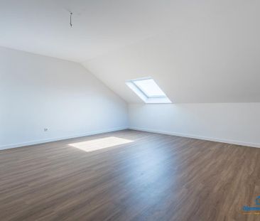 Top-sanierte Dachgeschosswohnung mit Garage und EBK in idyllischer ... - Photo 1