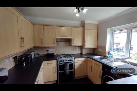 2 bedroom flat to rent - Photo 2
