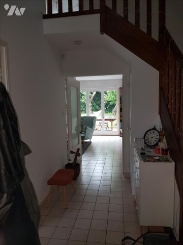 Pour visiter, appeler le 02.23.55.91.17 Située avenue de Cork à Rennes maison de 1988 traversa... - Photo 3