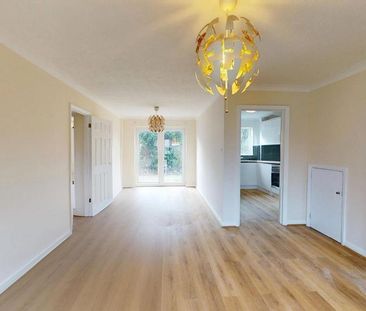 4 bedroom semi-detached house to rent - Photo 4