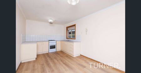 Lovely home in a great location - set back off main road behind electric gates - Photo 5