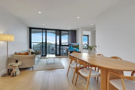 WARM, INVITING & LOCATION PERFECT! - Photo 3