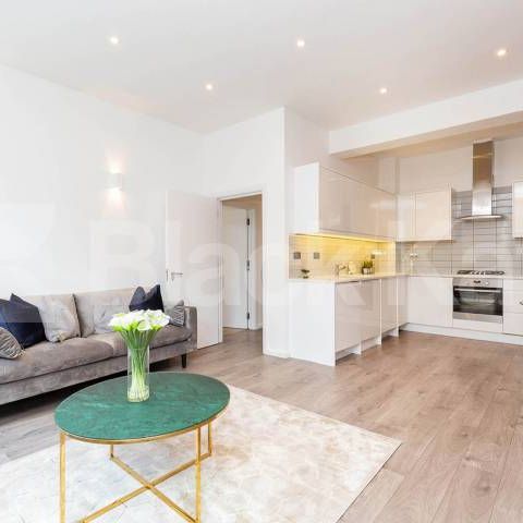 modern and bright 1 bedroom property located within a warehouse conversion - Photo 1