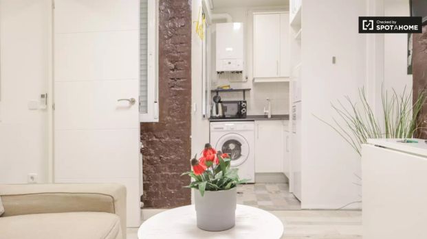 2-bedroom apartment for rent in Delicias - Photo 1