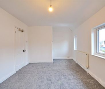2 bedroom semi-detached house to rent - Photo 2