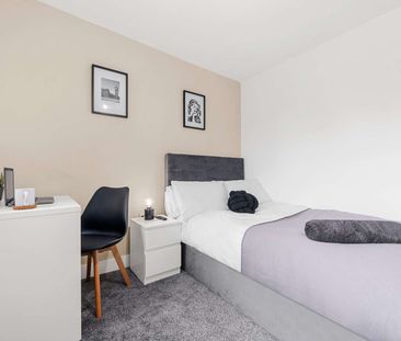 Baguley Street Room 2 - Photo 4