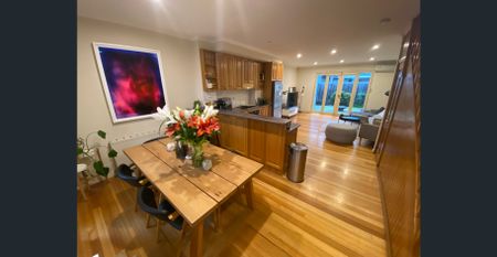 Spacious Townhouse in the Heart of Richmond! - Photo 4