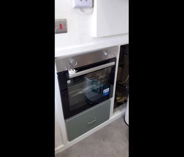 2 Bed Flat, Harehills Avenue, LS7 - Photo 5