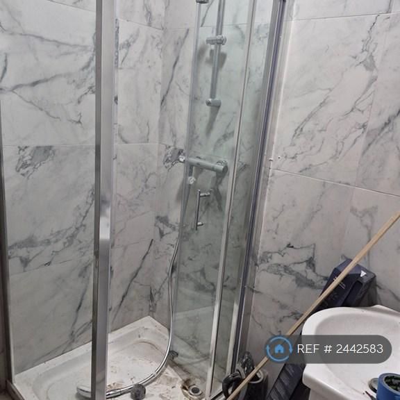 4 bedroom flat to rent - Photo 1