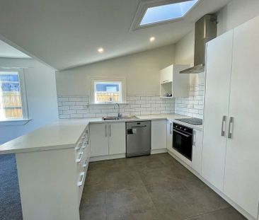 Sunny Stand-Alone 3 Bedroom Home w/ Huge Backyard - Photo 4