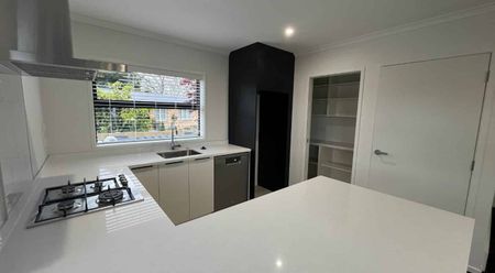 Brand New Home in a Quiet Chartwell Street - Photo 3