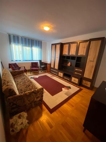 Apartament 2 camere decomandat zona PodgoriaMalul Muresului - Fotografie 2