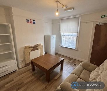 1 bedroom in a house share to rent - Photo 1