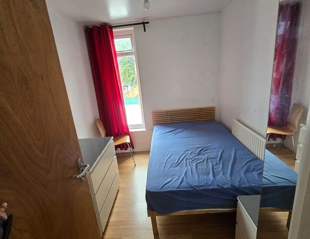 Room in a Shared House, Claremont Road, M14 - Photo 1