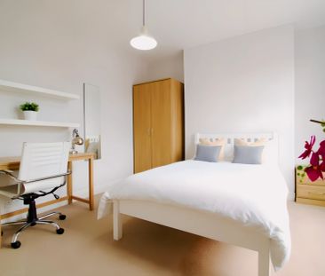 5 Bed 2 Bath - Photo 5