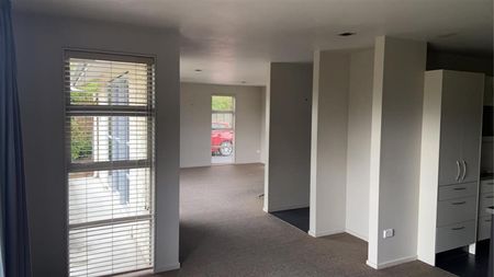 Executive in Springlands - Photo 4