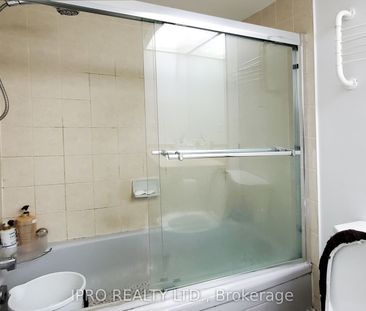 For Lease - 5060 Moulin Rouge Crescent Unit# Main, Mississauga, Ont... - Photo 3