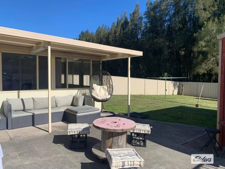 Family Friendly 3-Bedroom Home - Photo 4