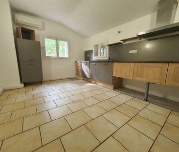 Location Appartement 3 pièces 77m² ROQUEVAIRE 13360 - Photo 2