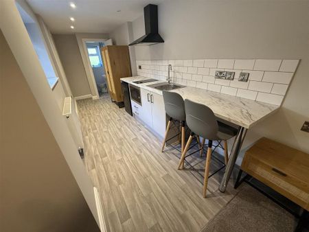 1 bedroom in a house share to rent - Photo 5