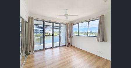 First Time on the Market | Modern Corner-Position Townhouse in the heart of Emerald Lakes - Photo 4