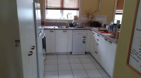 *** CLOSE TO PRIMARY SCHOOL AND FERRYMEAD SHOPPING COMPLEX *** - Photo 5