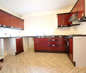 Aldam Croft, Sheffield, S17 - Photo 2
